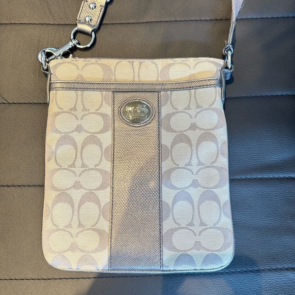 COACH GRAY SUTTON SIGNATURE SWINGPACK CROSSBODY BAG - Picture 6 of 6